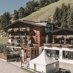 Szálloda & Tiroler Buam, Saalbach-Hinterglemm